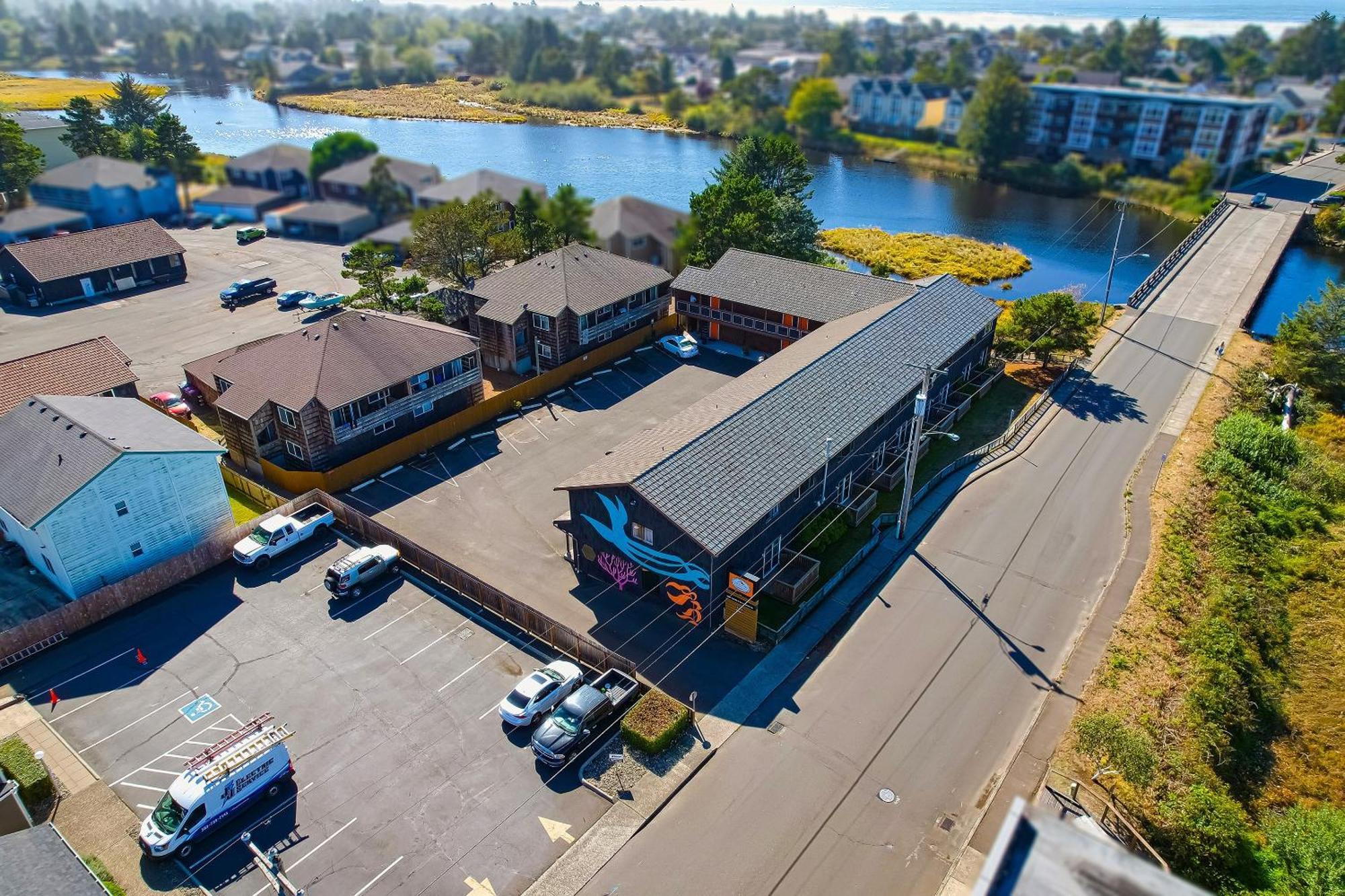Coast River Inn By Oyo Seaside Exterior foto